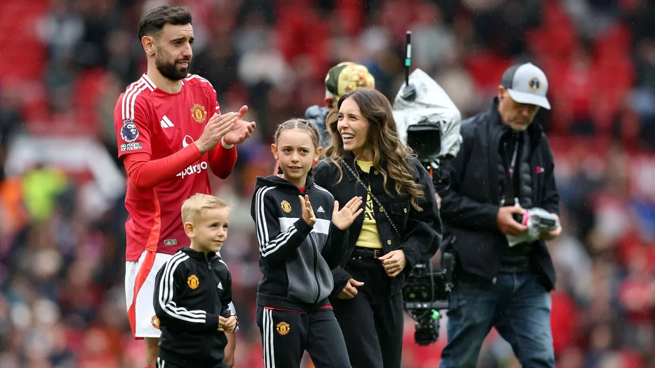 “لا نريد أن نكون الأغنى في العالم” .. برونو فيرنانديش يكشف تصريحات زوجته التي دفعته نحو رفض الانتقال للسعودية!